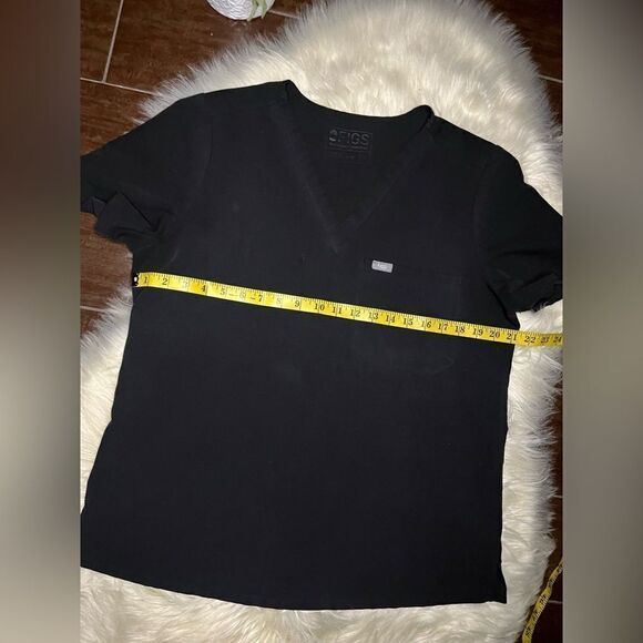 FIGS Slim Catarina One-Pocket Scrub Top in Black Size large - Picture 4 of 5